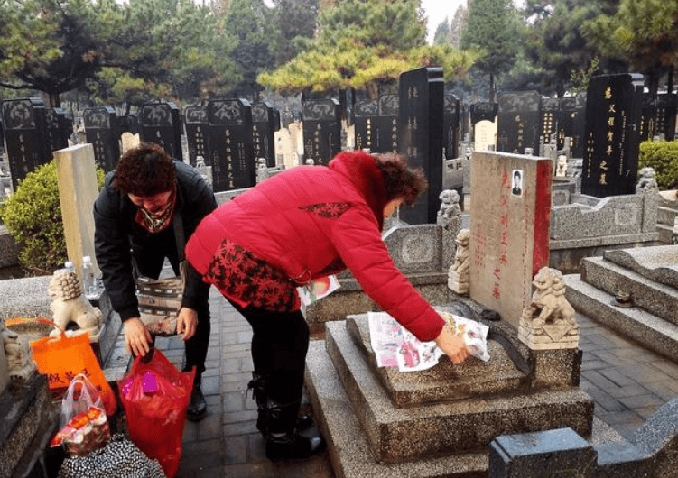 原创百年难遇的清明节今年碰上了切记上坟2人不去3人必去