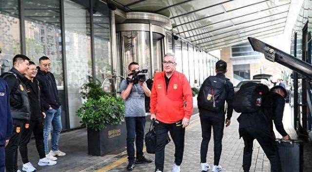 国足20点战新加坡攻势足球瞄准30何伟力挺