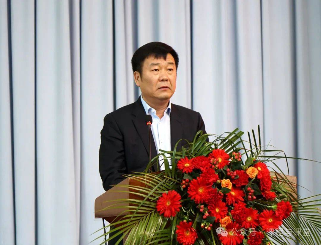 隆重开幕领导致辞会议由河南省语文教育专业委员会主任委员吴伟主持