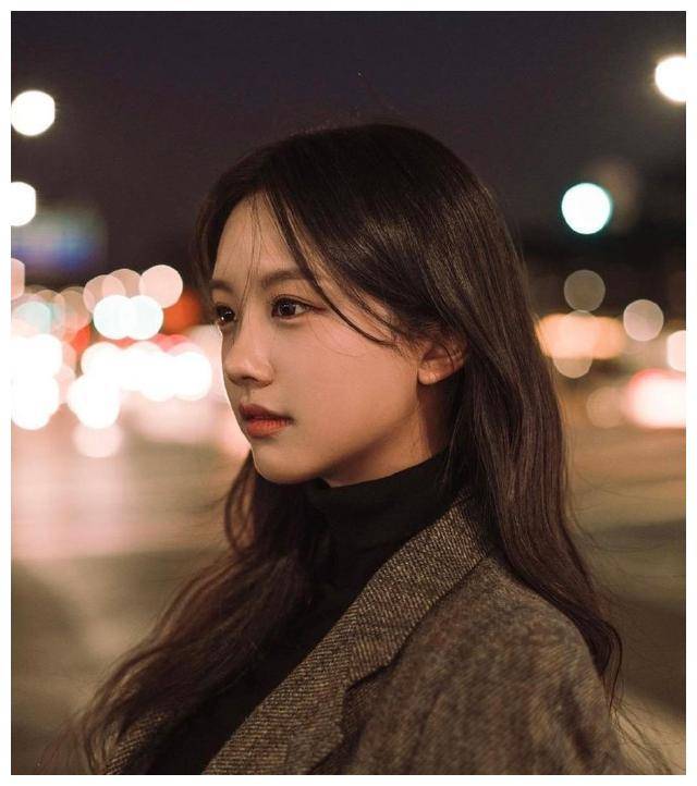 韩国17岁女模特晒出最新照片美貌令人惊艳引爆韩网话题热议
