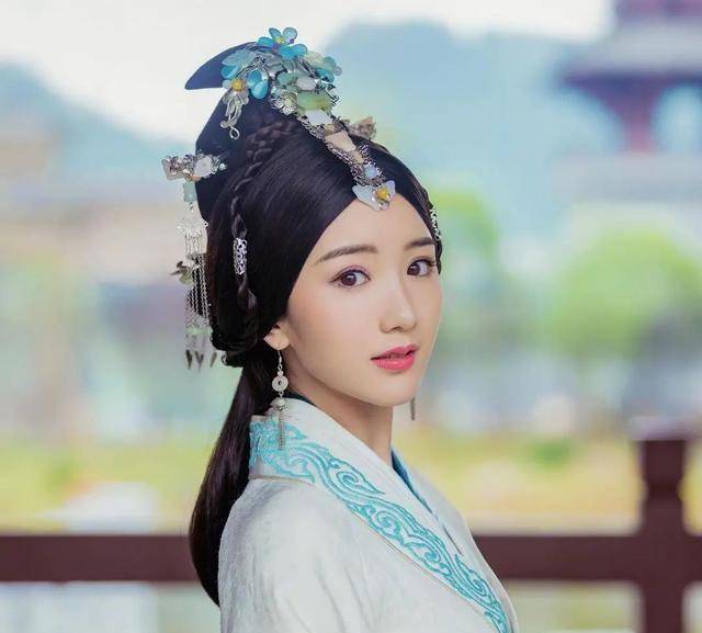 原创原创三十而已蠢货毛晓彤其人