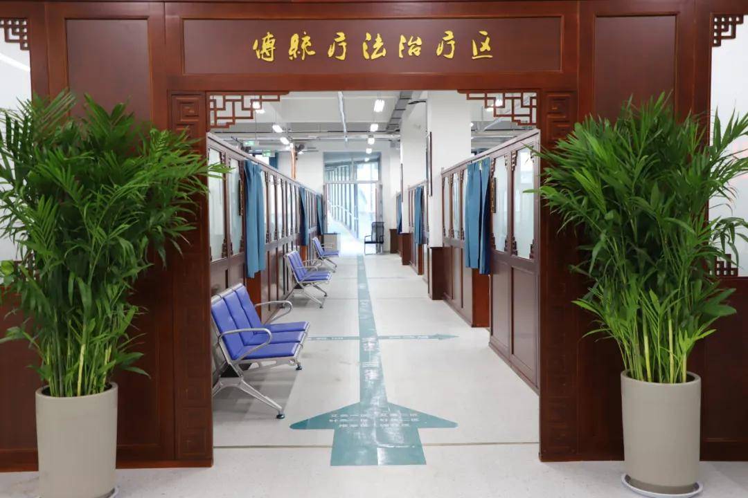 泗水县人民医院领导到我院东院区康复大厅参观交流工作