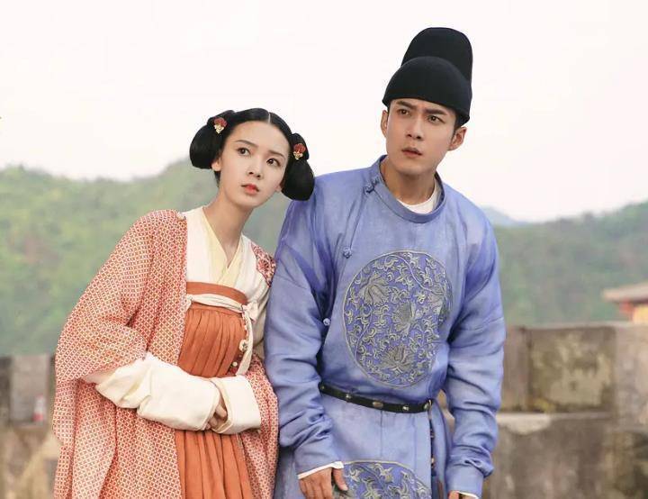 这个系列一共出了三部,韩东君通过这部电视剧收获过两个女朋友,同时也