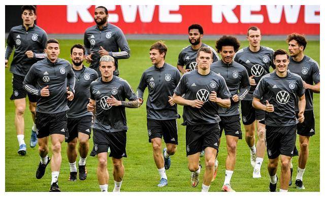 原创德国足协签署耐克协议遭指背信弃义阿迪无辜球迷怒不可遏