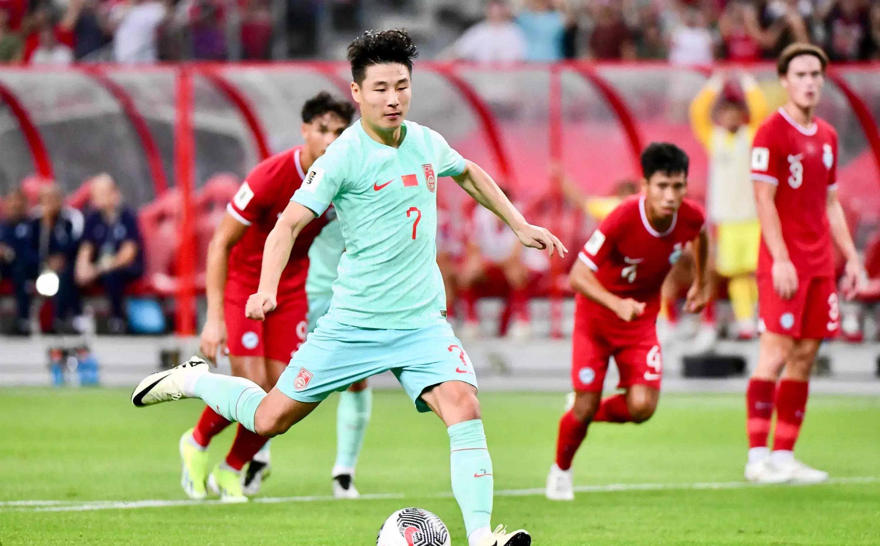 锋线过于依赖武磊,再战新加坡需有人站出来,3分成国足救命稻草