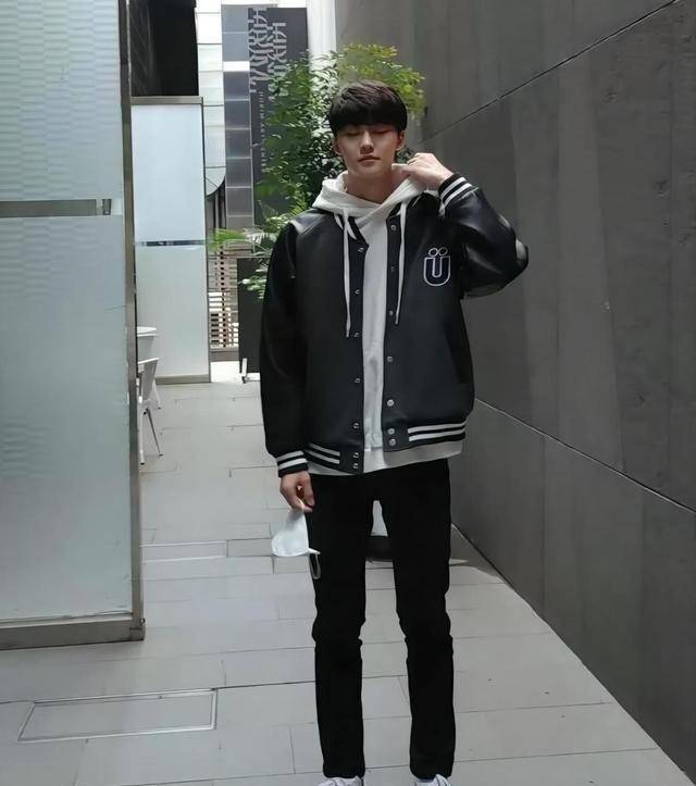 李宥_成长_何是