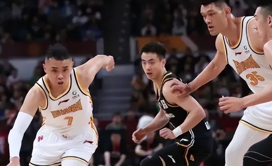 辽宁对浙江赛后爆发冲突浙江球迷用国耻骂同胞辽球迷冲上来后却畏首畏