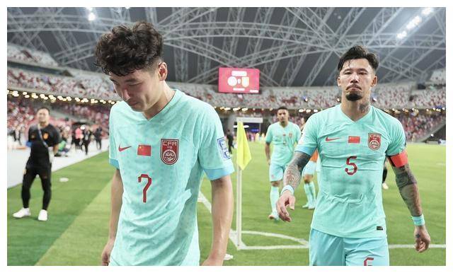 原创国足战平惹怒球迷批评三主力前国脚张琳芃退役球迷追悔莫及