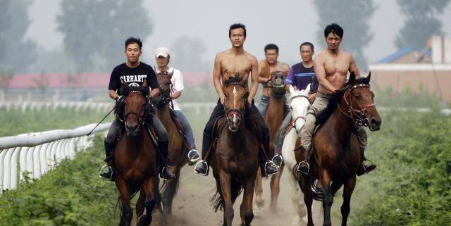 原创原创让子弹飞为什么那么好看廖凡和邵兵的肌肉功不可没