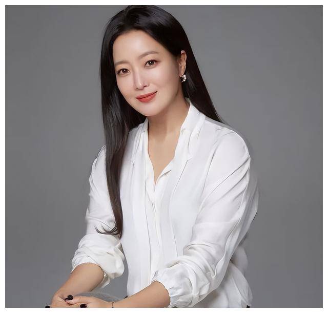 金喜善传奇优雅女神风采依旧48岁如花盛开