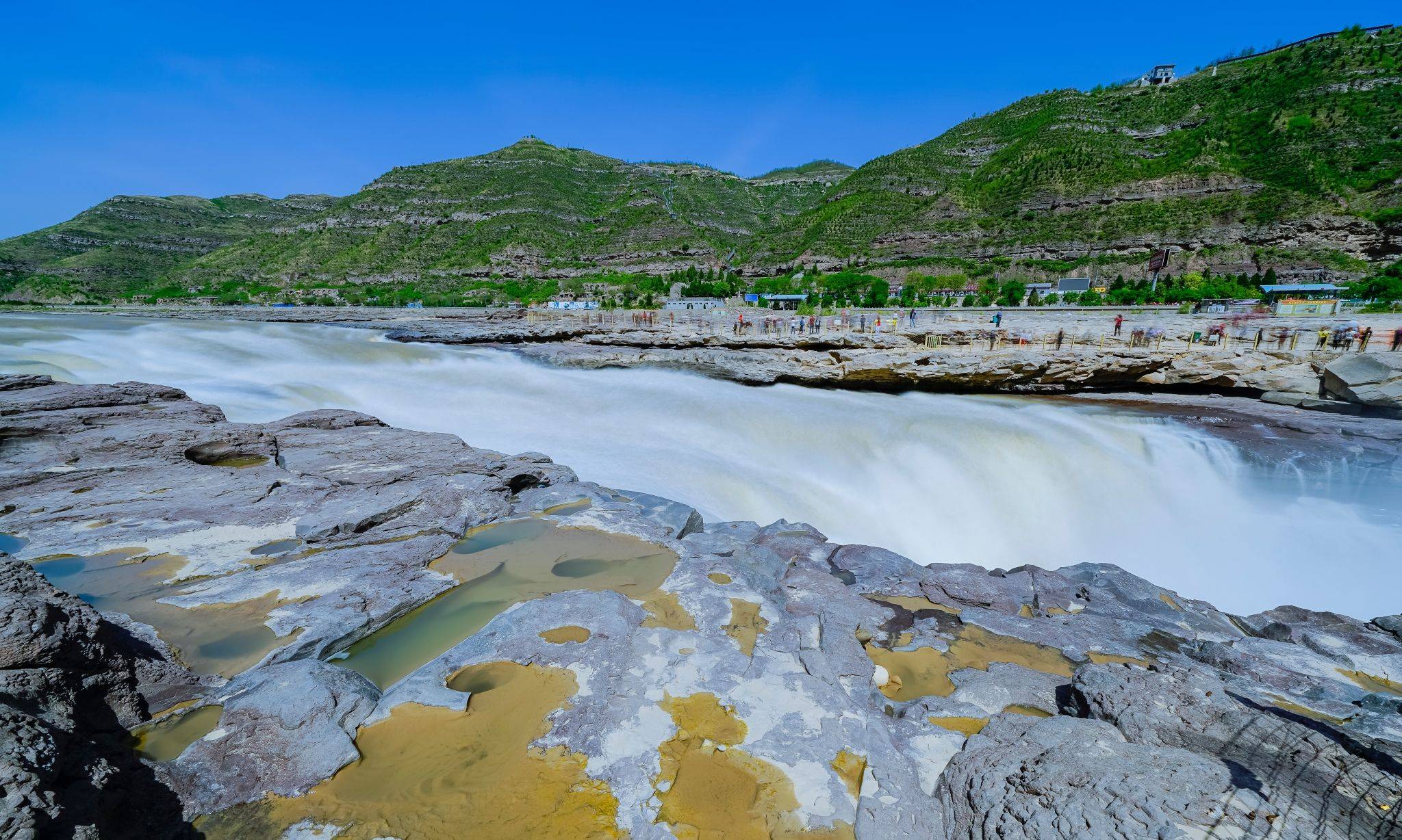 一趟玩下来为我们省了不少冤枉钱,我们到西北后的接站,酒店,门票,吃饭