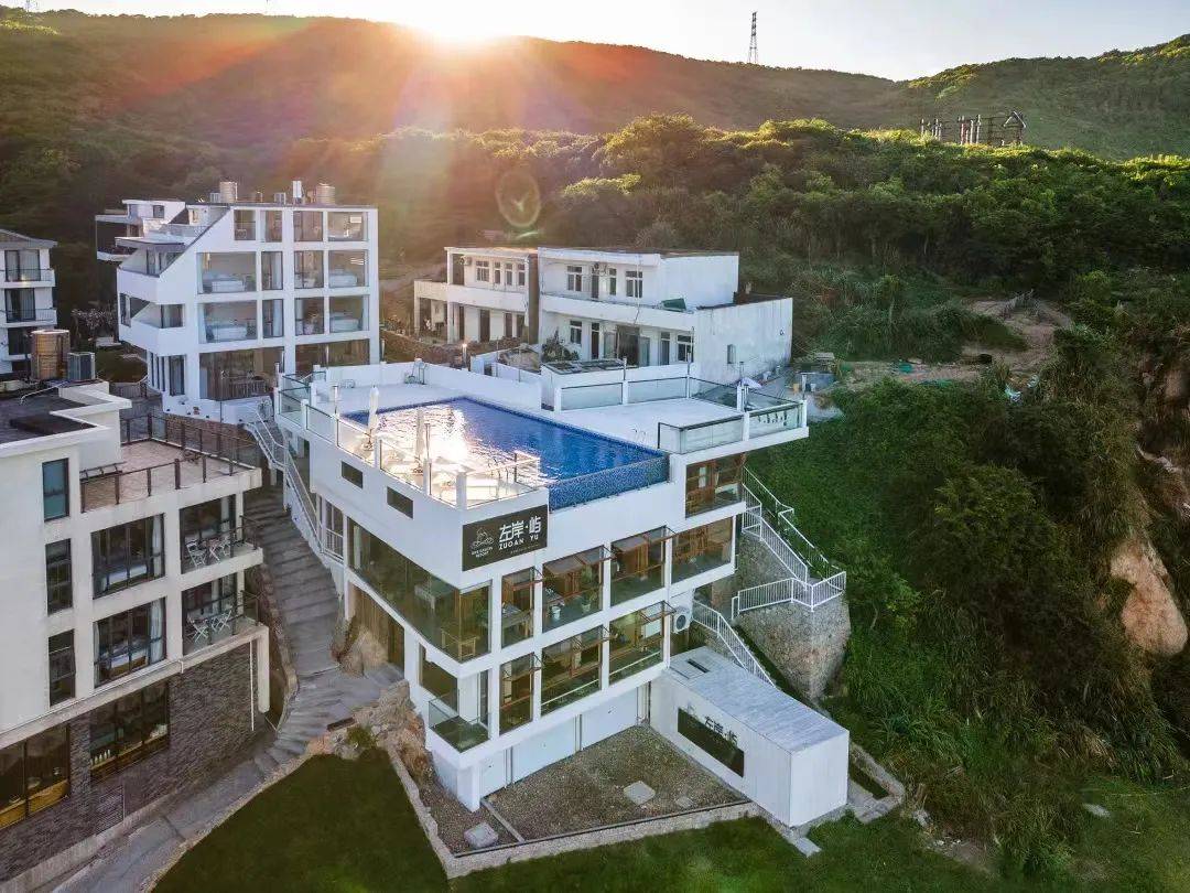 建立"两美"嵊泗创客联盟,构建县乡两级联盟运行体系,出台面向青年创业