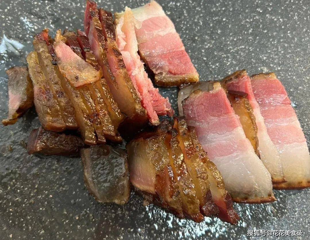 炒腊肉不再愁，这些技巧助你做出嫩滑口感 炒腊肉小技巧，让你告别硬邦邦的腊肉
