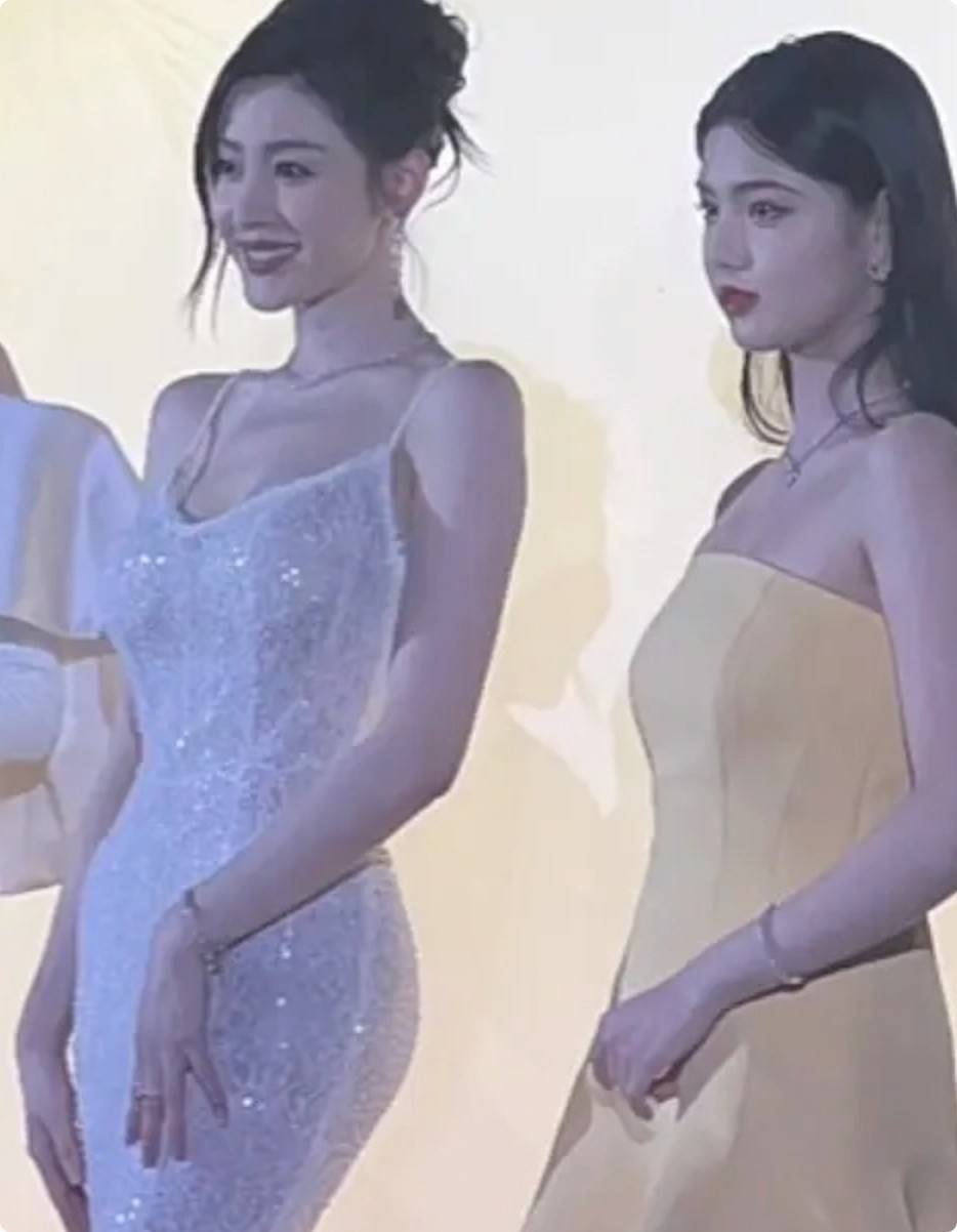 原创三亚时尚活动躲过了关晓彤的漫画腿我却被张天爱的透视装惊艳了