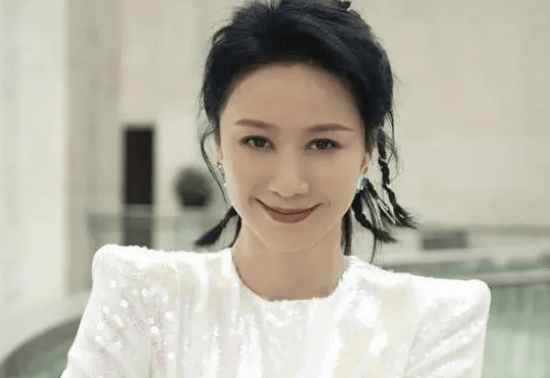 正当红隐婚生子替前夫还债一千万爆红后被家人嫌弃的她怎样了