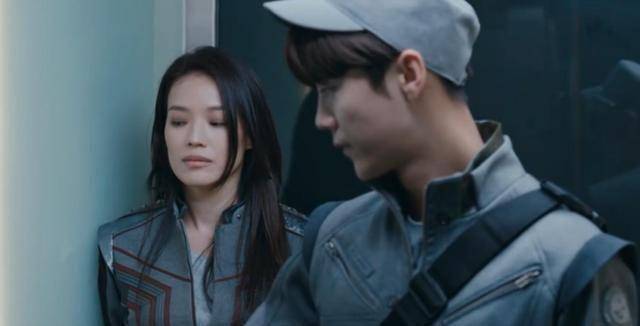 观众中途纷纷离场,科幻电影表里不一,剧情是三角恋_江洋_鹿晗_林澜