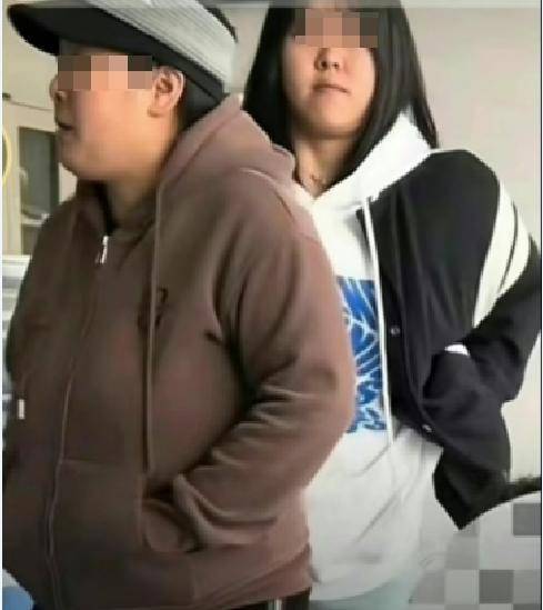 老人捡手机主动归还反遭17岁女生讹200元警察的评价一针见血