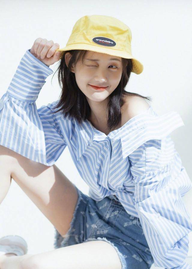 原创李一桐虽然人不红但却长了一副衣架子身材啥衣服都能撑起来