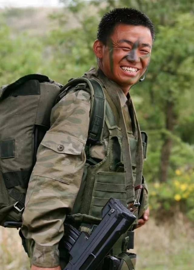 《士兵突击》15年后演员现状:有人成影帝,有人成名导,有人离世_王宝强