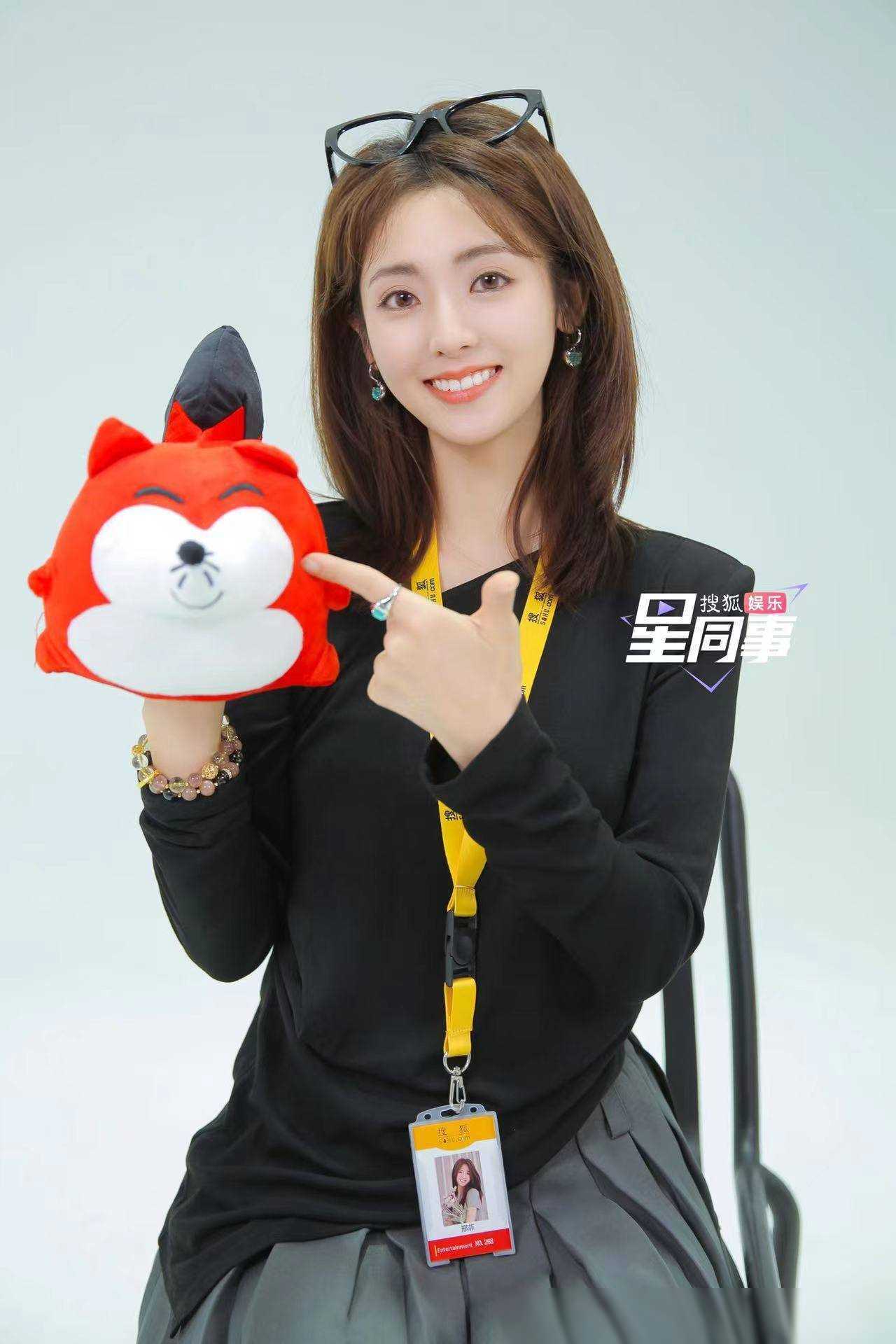 邢菲聊烈焰与任嘉伦对手戏脸红心跳爆蒋欣皮肤超好私下像小