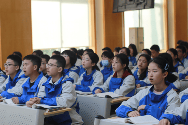 广汉中学钟声学校宣传图片