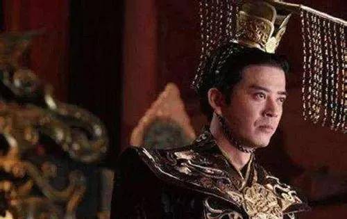 这下终于是轮到孝庄帝元子攸头疼了,以前头铁的拒绝尔朱荣自己还是