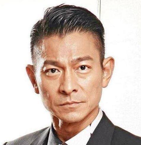 原创刘德华的亲姐穷困潦倒华仔身家过亿为何始终不愿接济她