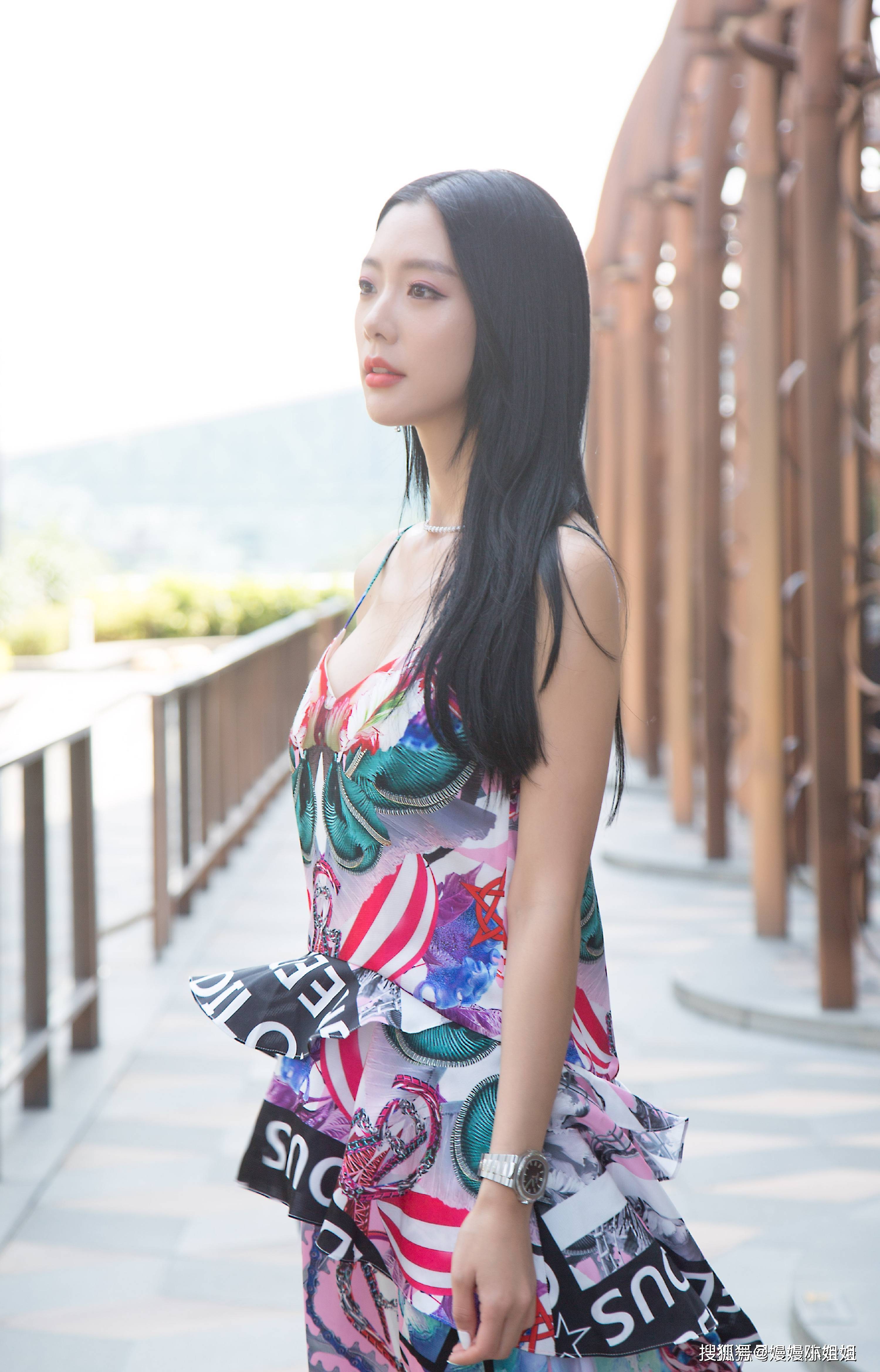 饱满丰腴成熟性感的完美身材谁能抵挡这股魅力诱惑