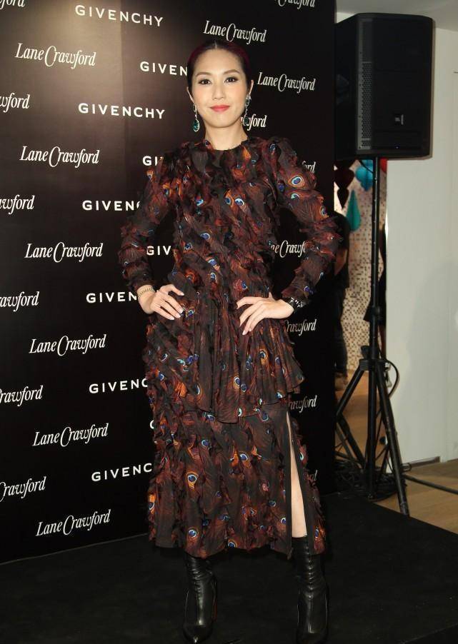 原创杨千嬅也有这么招摇的时候穿着红黄拼接的雪纺裙明媚又温柔