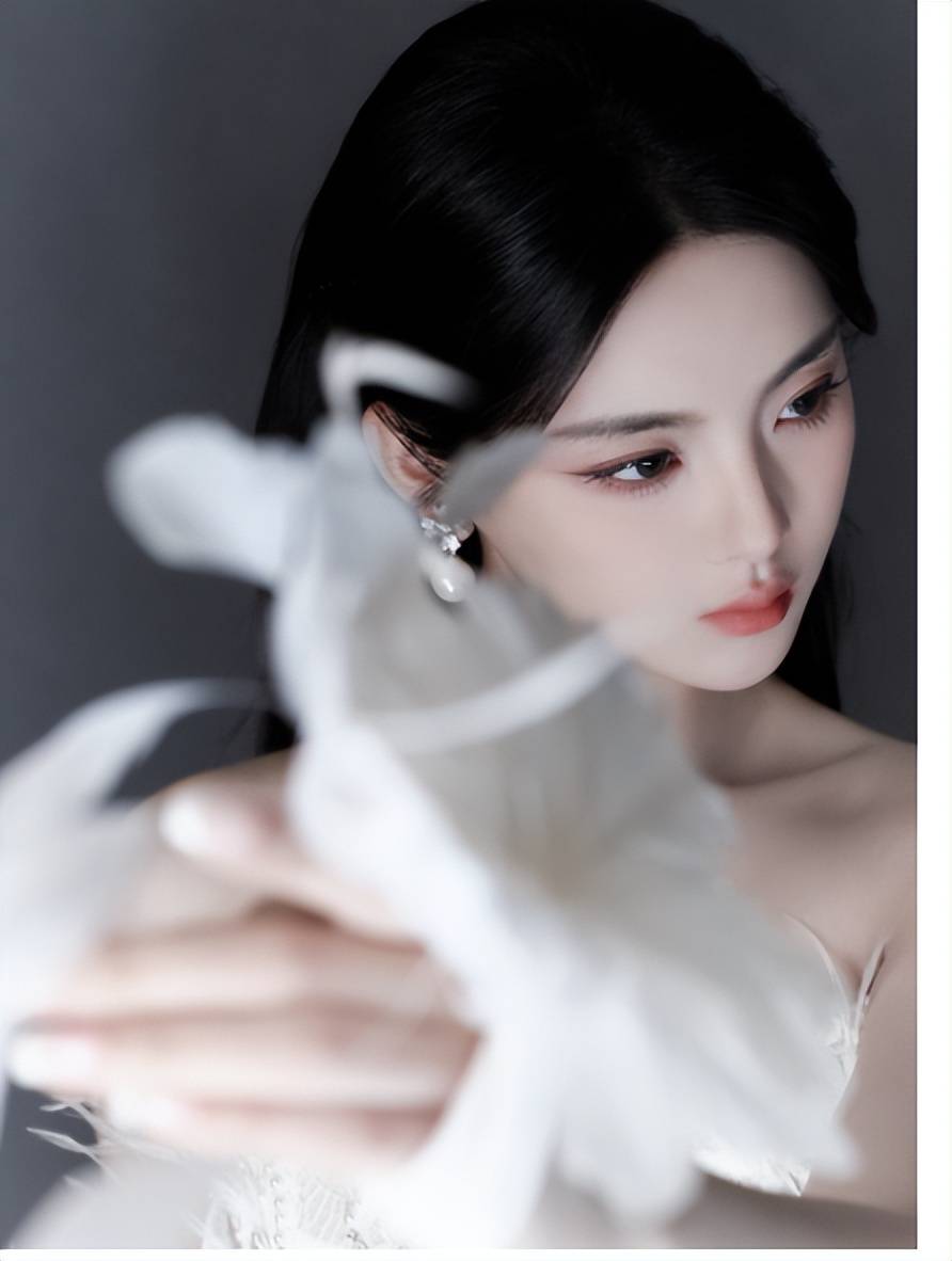 原创钉珠蕾丝礼服裙杨超越身材纤细淑女范十足