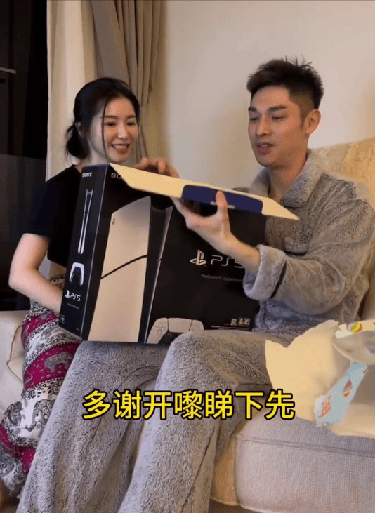 知名港星生日网红妻子送大礼,被赞驭夫有术,仅花几千元绑住老公_乔安