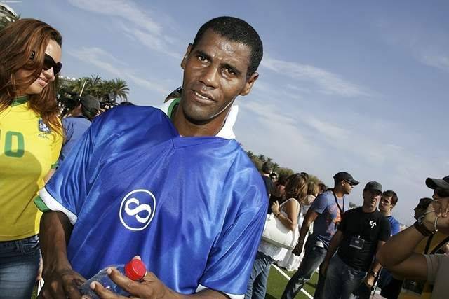 巴西历史足坛最佳十一人卡卡加林查里瓦尔多都只能当替补