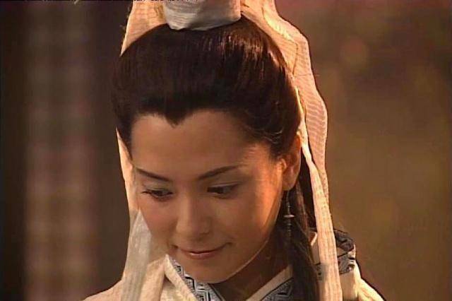 原创《寻秦记》的琴清,曾是一名空姐,如今45岁是幸福的一家三口