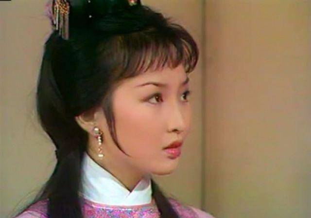 又或是何玉凤,都非常的漂亮,绝美,当时的黄杏秀在观众心中就是"最美