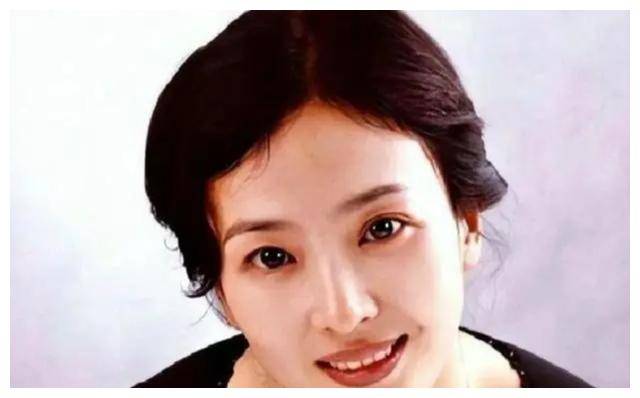 刘亦菲表姐与表妹甜蜜合照展现家族漂亮基因你也能看出吗