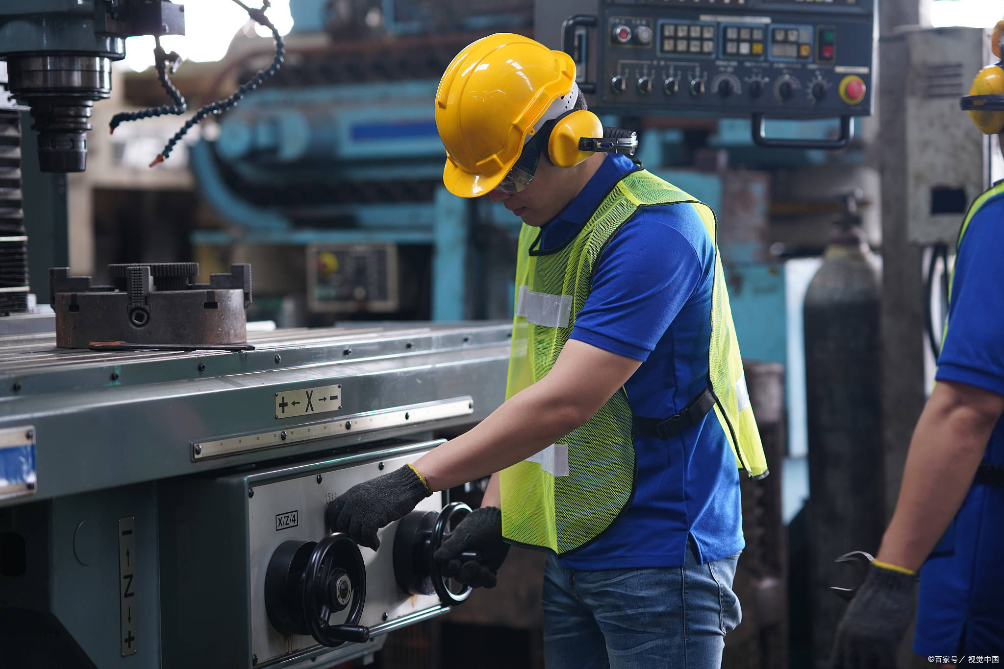 高级钳工怎么报考考哪些内容难度大吗含金量高吗