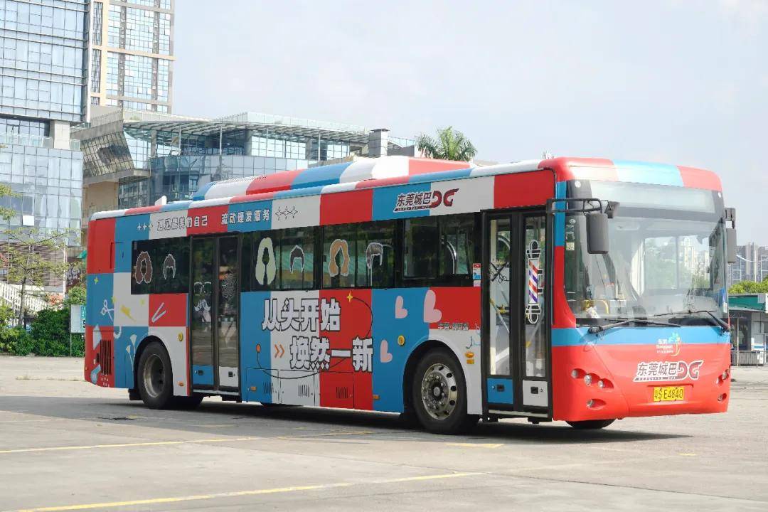 "春日经济"下的城市公交媒体丨限定"皮肤"打造视觉冲击力_广告_主题