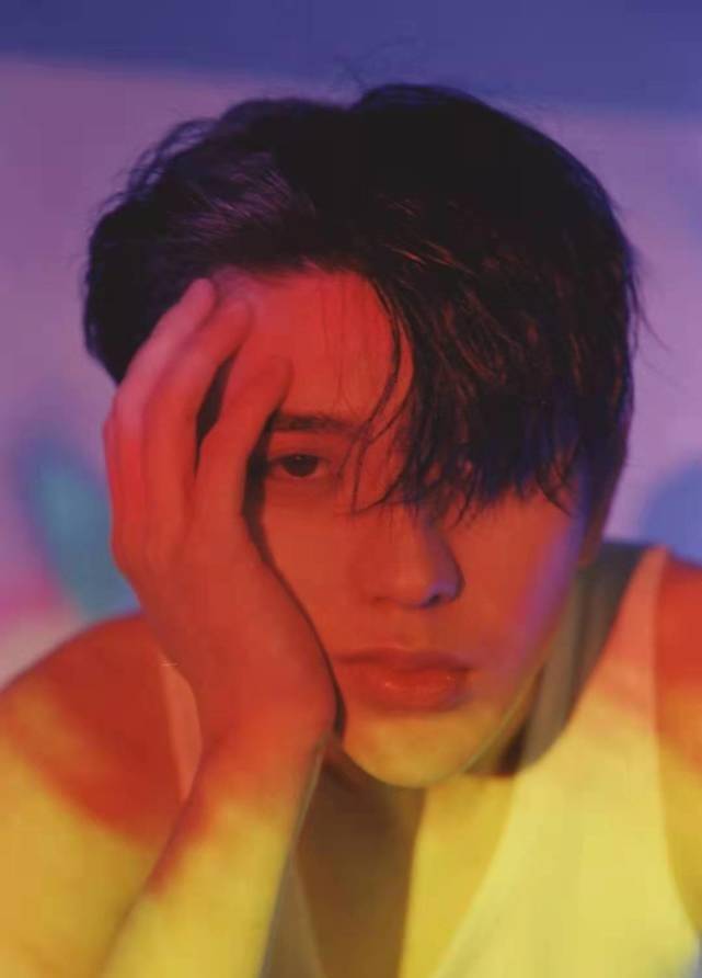 原创蔡徐坤自己也用秒钻被窝的表情包自称真的没练过只能说天赋异禀