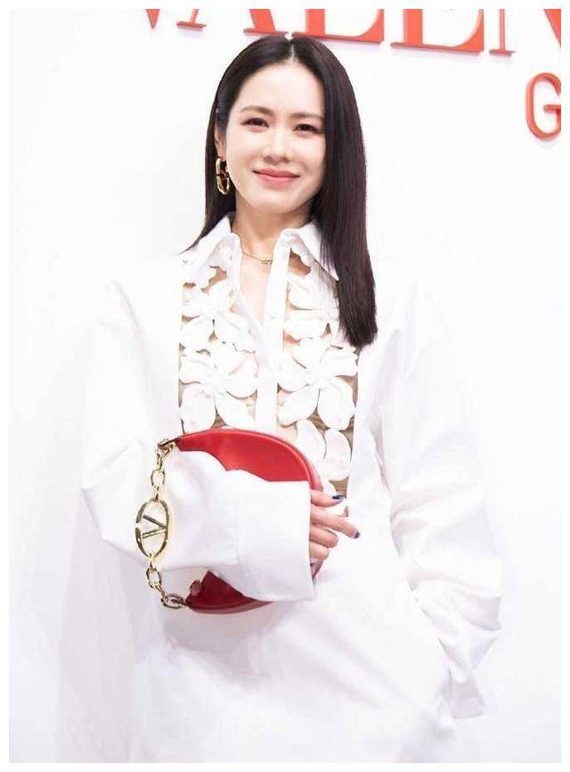 42岁孙艺珍罕见现身,穿着性感,体态优雅_首尔_女神_光芒