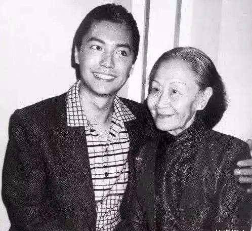 原创亚洲第一美男尊龙幼年被弃街头成年感情不顺今在北美终老