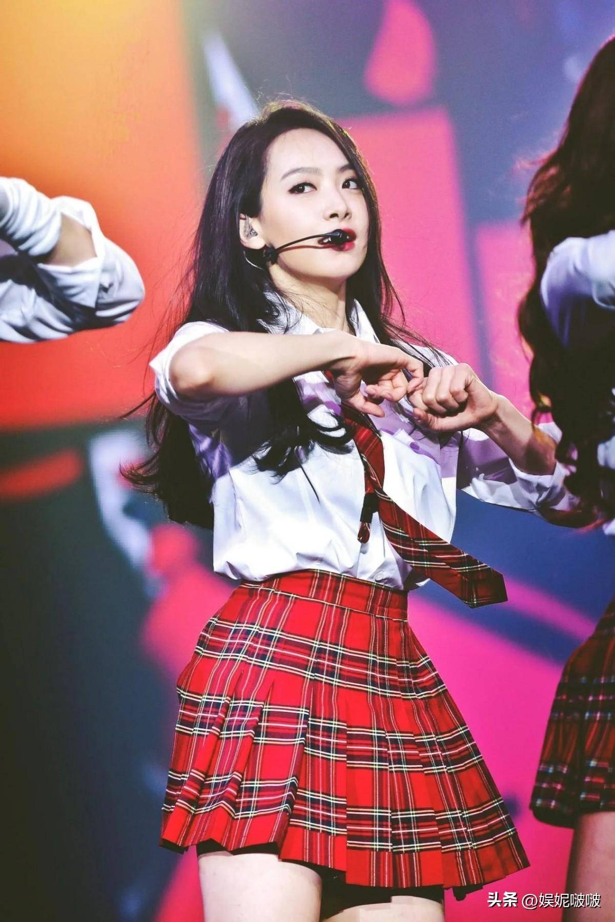 人间芭比程潇因上围丰满傲人被称奶潇碾压疯马秀lisa