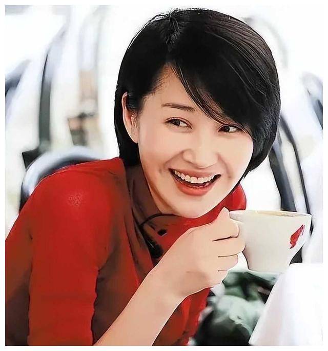 55岁许晴,未婚未育,坦言心声:若他在,我或已为母.