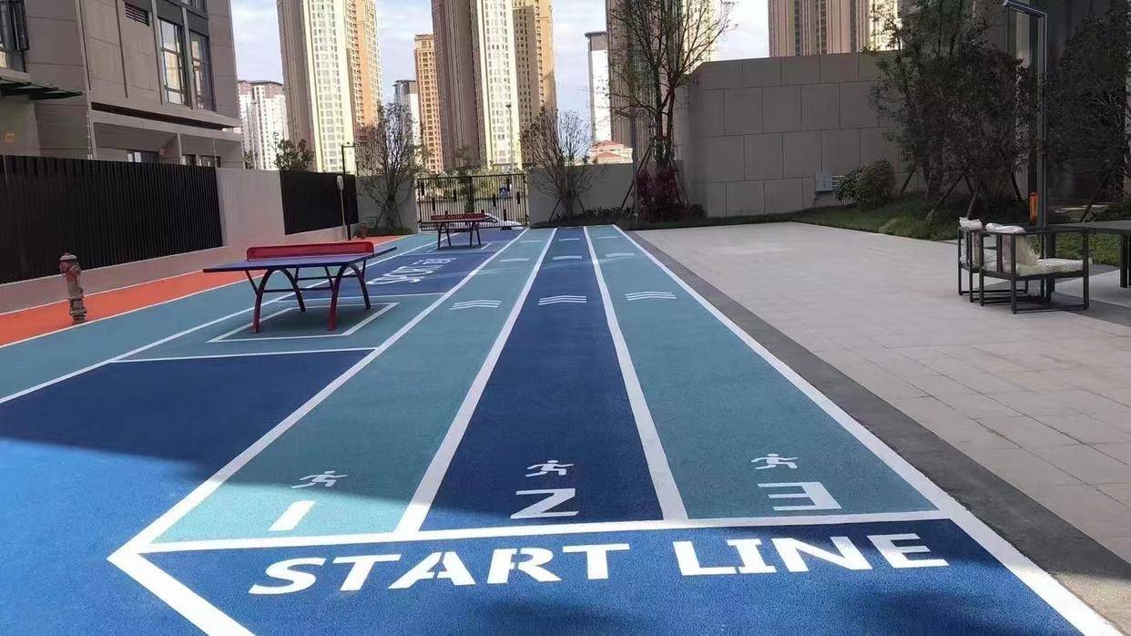 它是透水混凝土结构的最外层部分,该面层的关键特征在于其采用天然