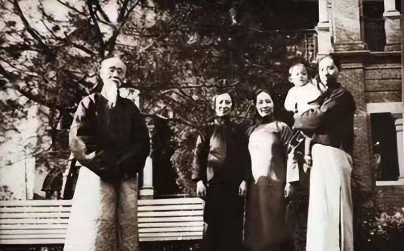 他听后甩手就走_辜鸿铭_中国_张之洞