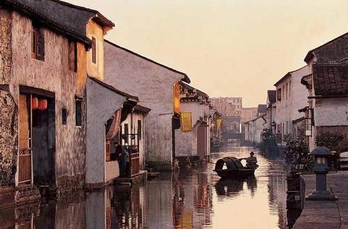 这里还是许多文人墨客的故乡,谢灵运,贺知章,陆游,王阳明,鲁迅,蔡元培