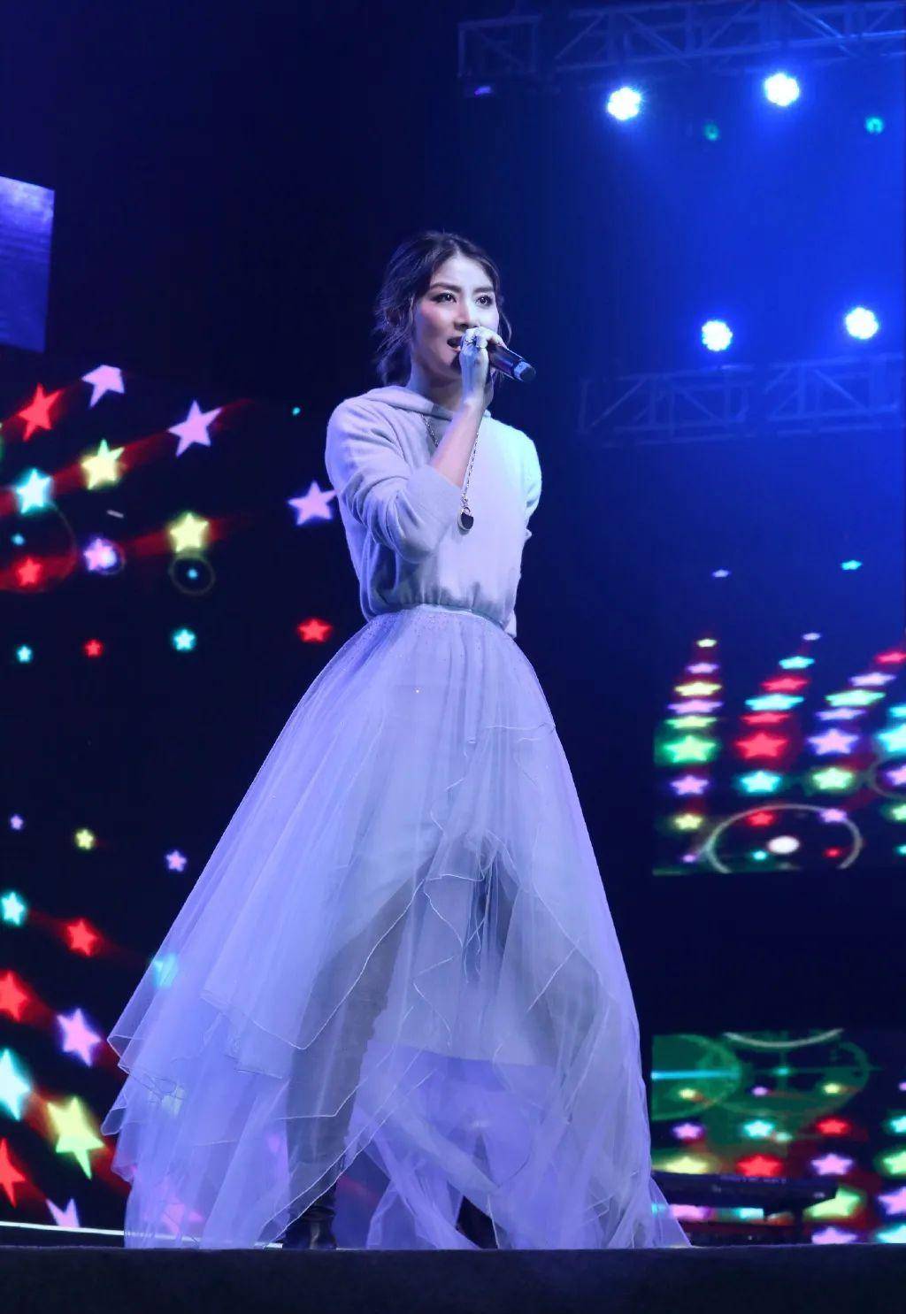 原创香港乐坛的最后一位天后50岁陈慧琳活成了女人最羡慕的样子