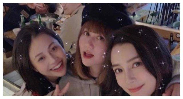 黄晓明退出浪姐baby替好友庆生甜笑不赢实则