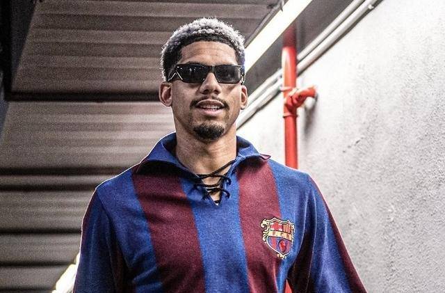 巴萨第3队长阿劳霍拒绝9000万报价,决定续约_巴塞罗那_未来的