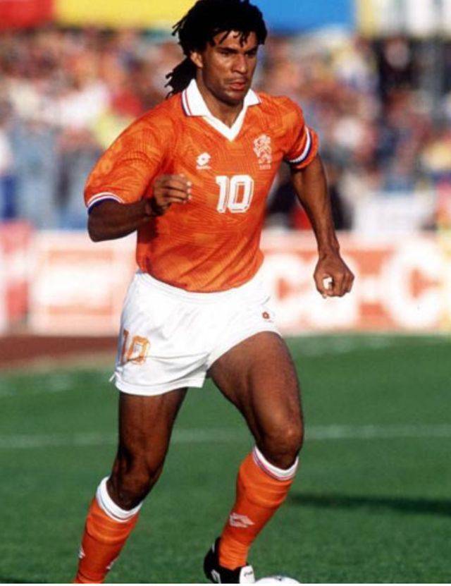 历史足坛最伟大的10位十号球员,贝利 马拉多纳 梅西包揽前三_足球