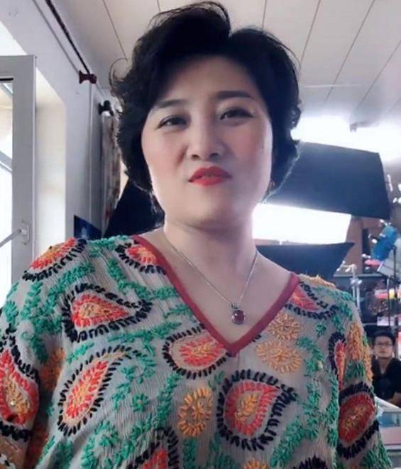 就拿王云来说吧,其实扮演王云的葛珊珊是一位80后演员,从近照中我们也